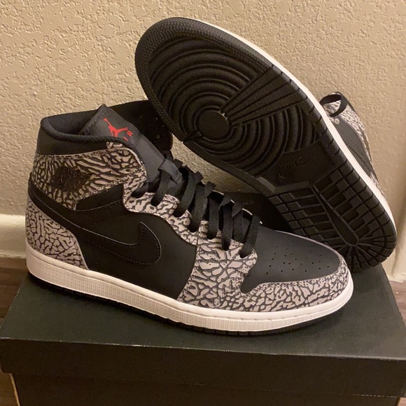 BRAND NEW! 2016 Air Jordan 1 Retro High \'Black Elephant\' main image 15